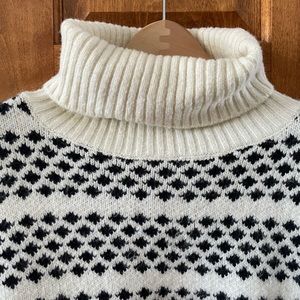 Ann Taylor turtleneck sweater. Very good condition.